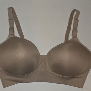Warner's wireless bra 38DD beige.           RN 36543